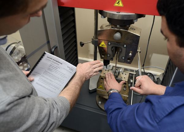 Photo : Apprentissage Master Génie mécanique © Olivier Got - université de Bordeaux.jpg