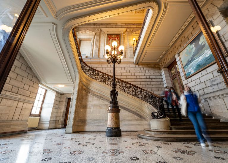 Photo : L'atrium du campus Victoire © Gautier Dufau