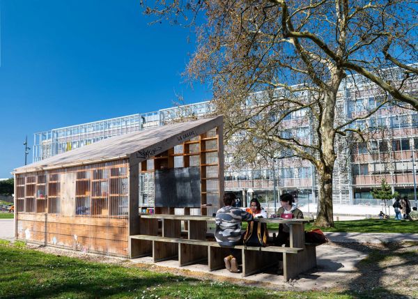 Photo : La Cabane', an eco-responsible venue on the Peixotto campus in Talence © Gautier Dufau