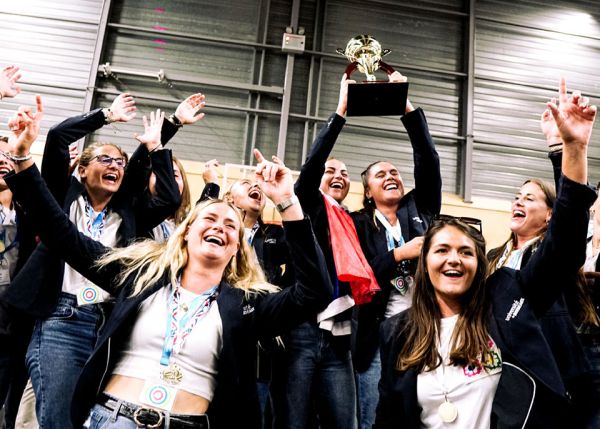 Photo : The University of Bordeaux women's team celebrates their victory © University of Bordeaux