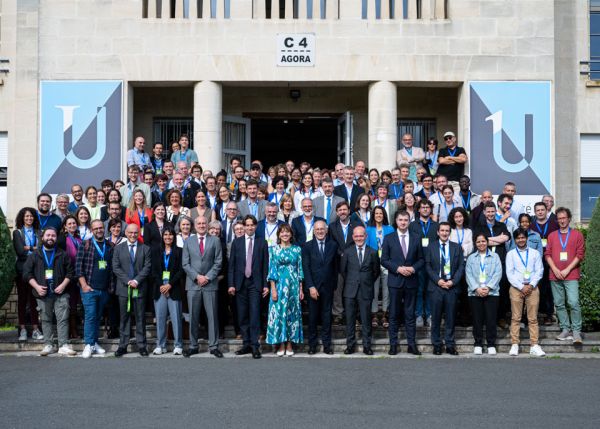 Photo : Photo de groupe des participants de l'EHU Euskampus Eguna Bordeaux 2024 © Gautier Dufau