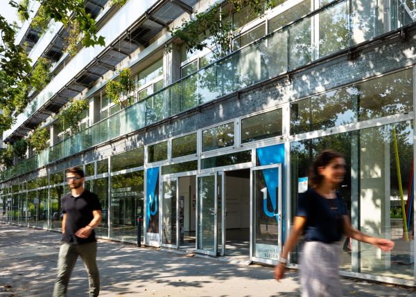 Photo : À deux pas du centre ville de Bordeaux, le campus Bastide bénéficie d'un cadre idéal avec de nombreuses infrastructures modernes © Arthur Pequin