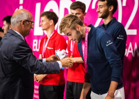 Photo Médaille de bronze pour l'équipe masculine de badminton