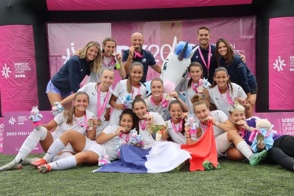 Photo : L'équipe féminine de football de l'Association Sportive de l'université de Bordeaux (Asubx), aux Championnats d'Europe Universitaires en Juillet 2022. ©université de Bordeaux