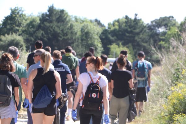 Photo : Les participants à la Green walk 2022, sur la plaine du campus Rocquencourt. © université de Bordeaux