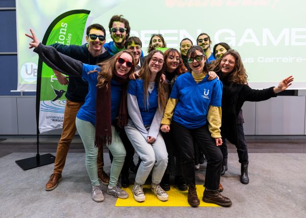 Photo : Les ambassadeurs des transitions lors des Green Games sur le campus Carreire © Gautier Dufau