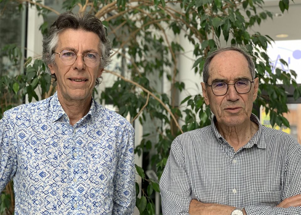 L'astrophysicien Stéphane Guilloteau, à gauche sur la photo, accompagné de l'astronome émérite Alain Baudry © Laboratoire d'astrophysique de Bordeaux