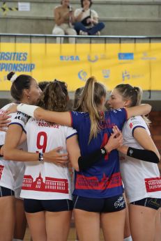 Photo Moment de concentration pour l'équipe de volley-ball féminin de l'ASUbx @ ASUBx