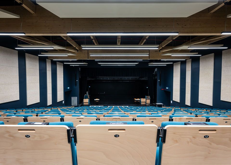 The Station Marne auditorium, 400 seats and a large stage for multiple uses © Gautier Dufau