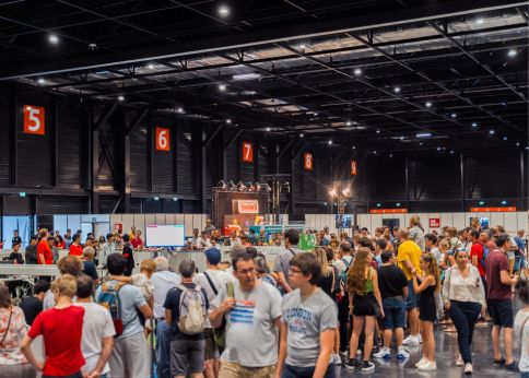 Photo Foule dans les travées du parc des expositions samedi 8 juillet © Valentin Videgrain