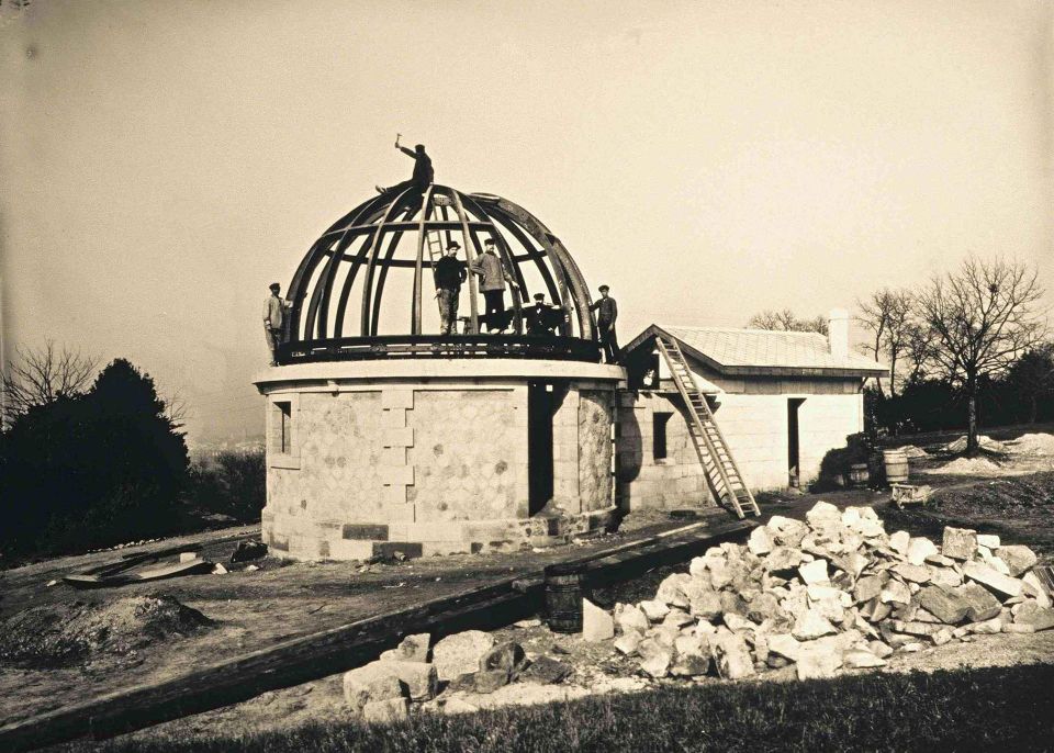 Construction de la tour d'observation et de sa coupole hémisphérique en 1889. © M.Dubau - Inventaire général