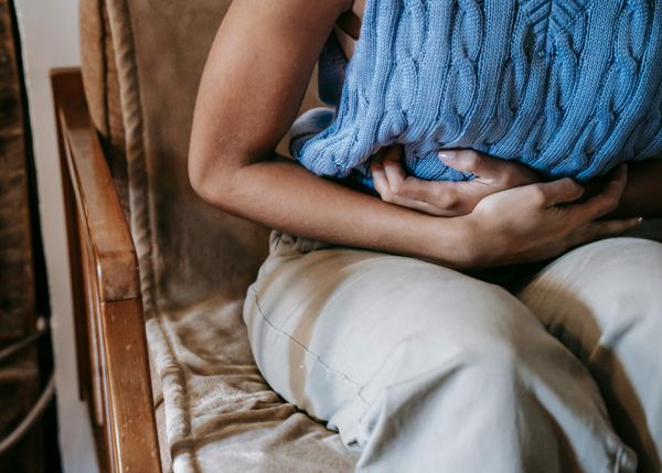 Photo : Une femme sur deux souffre de dysménorrhée selon un sondage IFOP 2021 © Sora Shimazaki / Pexels