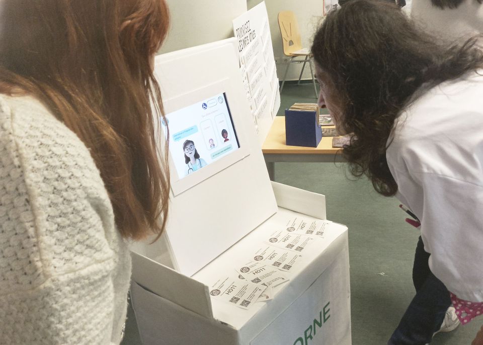 Travail de design avec le CHU de Bordeaux pour améliorer la prise en charge des patients, notamment via la signalétique © Stéphanie Cardoso