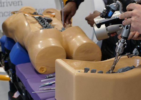 Photo : Surgery simulation mannequin of the Neuro truck, an educational truck developed by the Stryker company © université de Bordeaux
