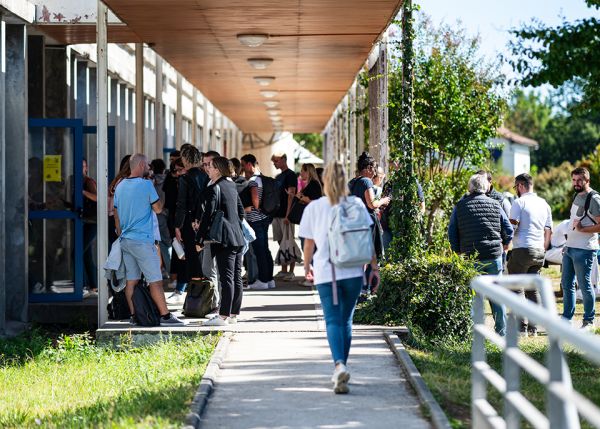 Photo : Vous trouverez sur chaque campus un guichet d'accueil et une scolarité dédiée à votre formation © Gautier Dufau